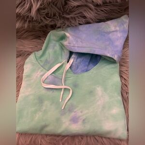 Performance apparel size Med, green, and blue crop top Tie-Dye Hoodie NWOT